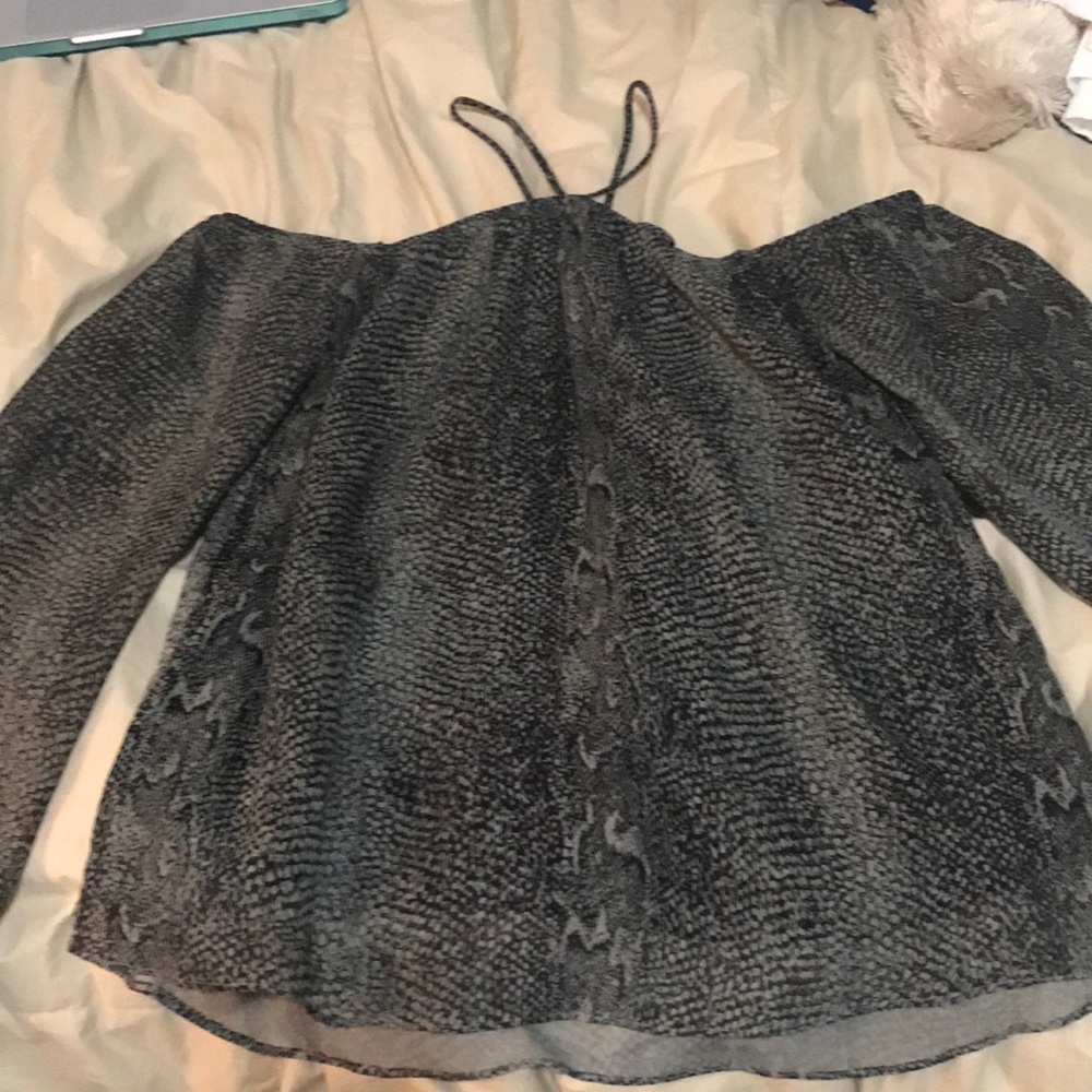 Off the shoulder snakeskin pattern blouse